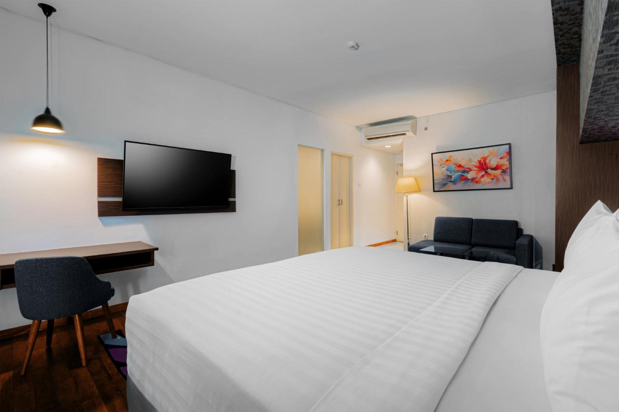 Executive Suite,1765766660:JPEG