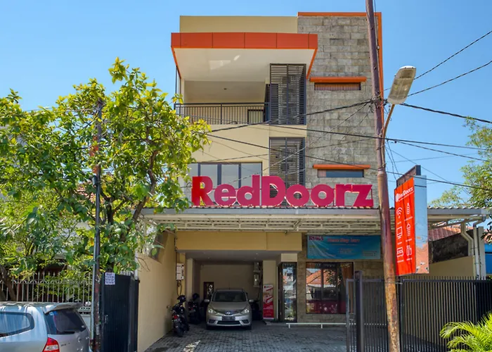 RedDoorz Syariah near Airlangga University Campus B Surabaya