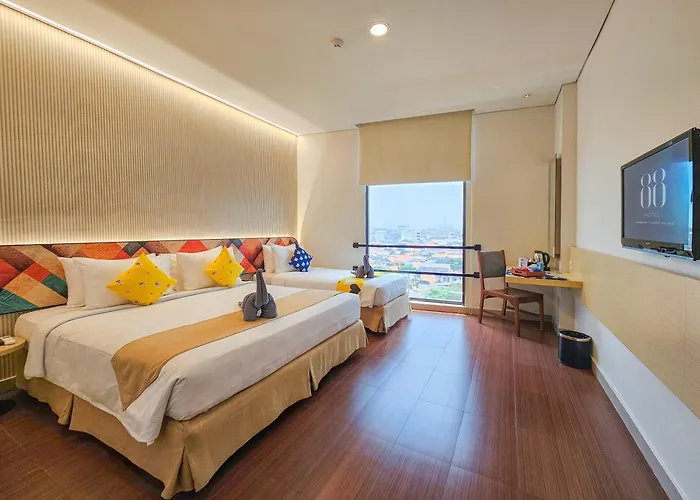 Hotel 88 Embong Malang Tunjungan Surabaya By Wh - Breakfast With The Best View On The Highest Floor And Strategic Location In The City Center